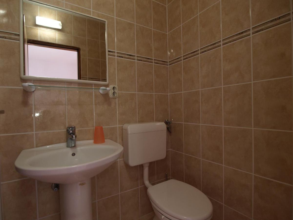 Apartments Biserka 拉布 外观 照片