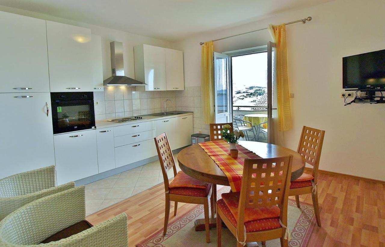 Apartments Biserka 拉布 外观 照片