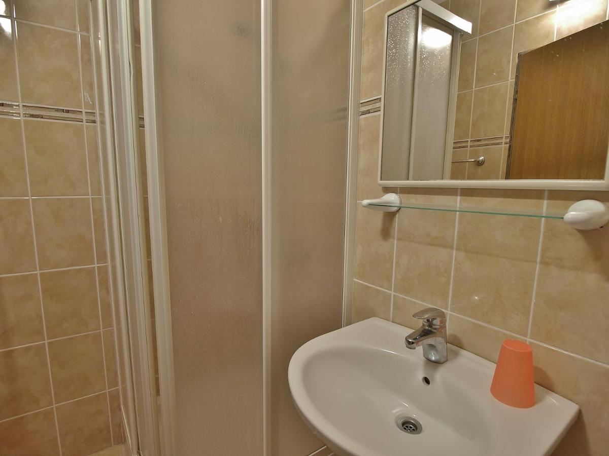 Apartments Biserka 拉布 外观 照片
