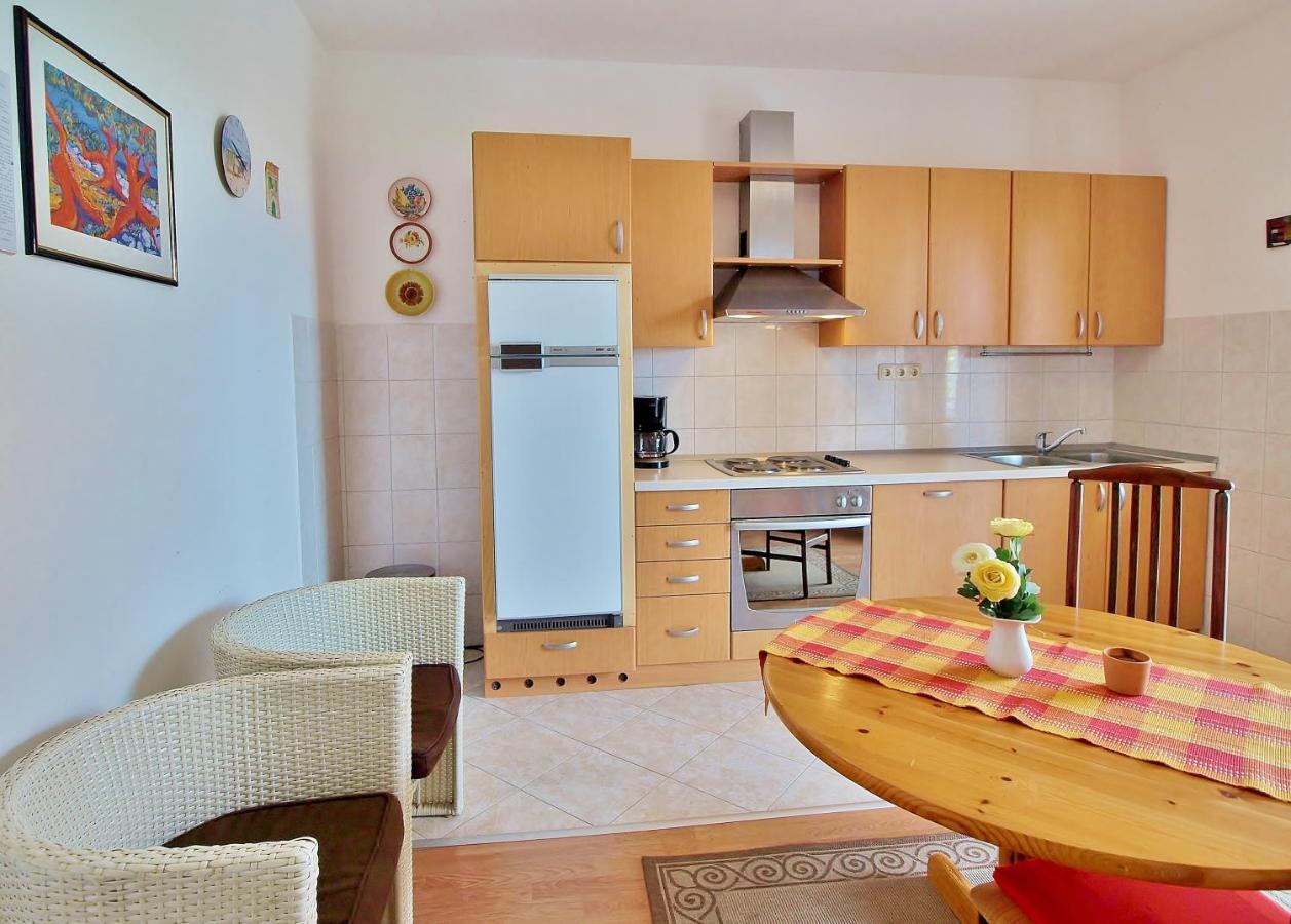 Apartments Biserka 拉布 外观 照片