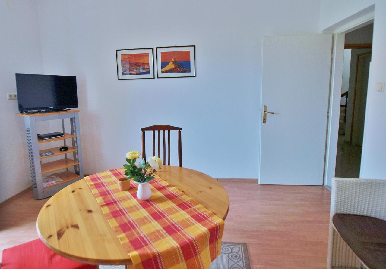 Apartments Biserka 拉布 外观 照片